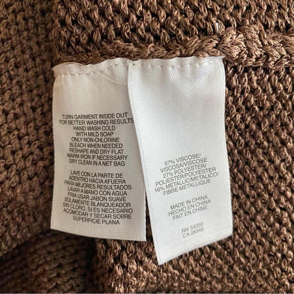 New condition Jones New York Cardigan sweater. - Picture 6 of 6